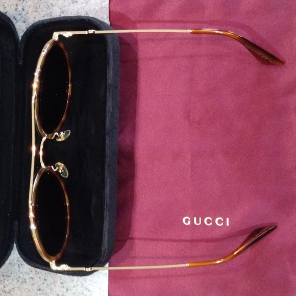 Authentic Gucci sunglasses LIKE NEW Gold frames with tortoise shell rims - Picture 3 of 12
